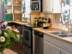 Kitchen With Matching Appliances