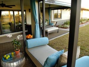 GH09_screen-porch_02_daybed-nook_s4x3