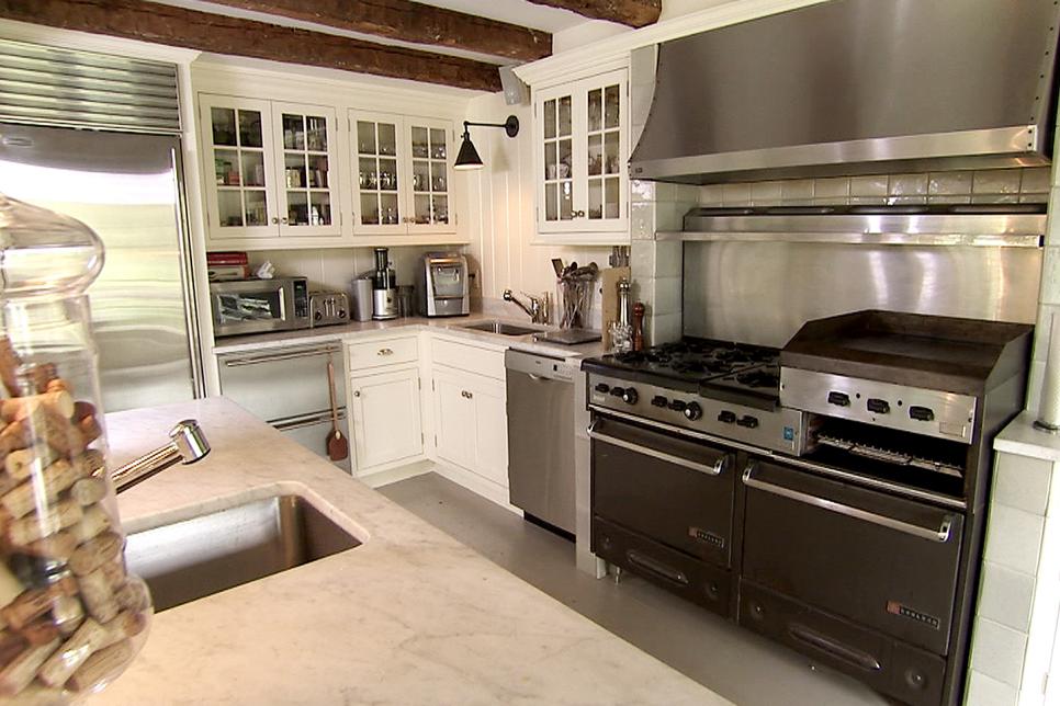 HGTV's Top 10 Eat-In Kitchens | HGTV