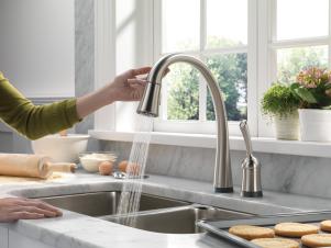 DeltaFaucet_980T-SS-DST-In-Context-H-Water_s4x3