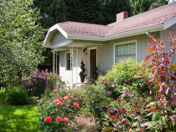 Cottage-Style Home and Garden With Pink Plants