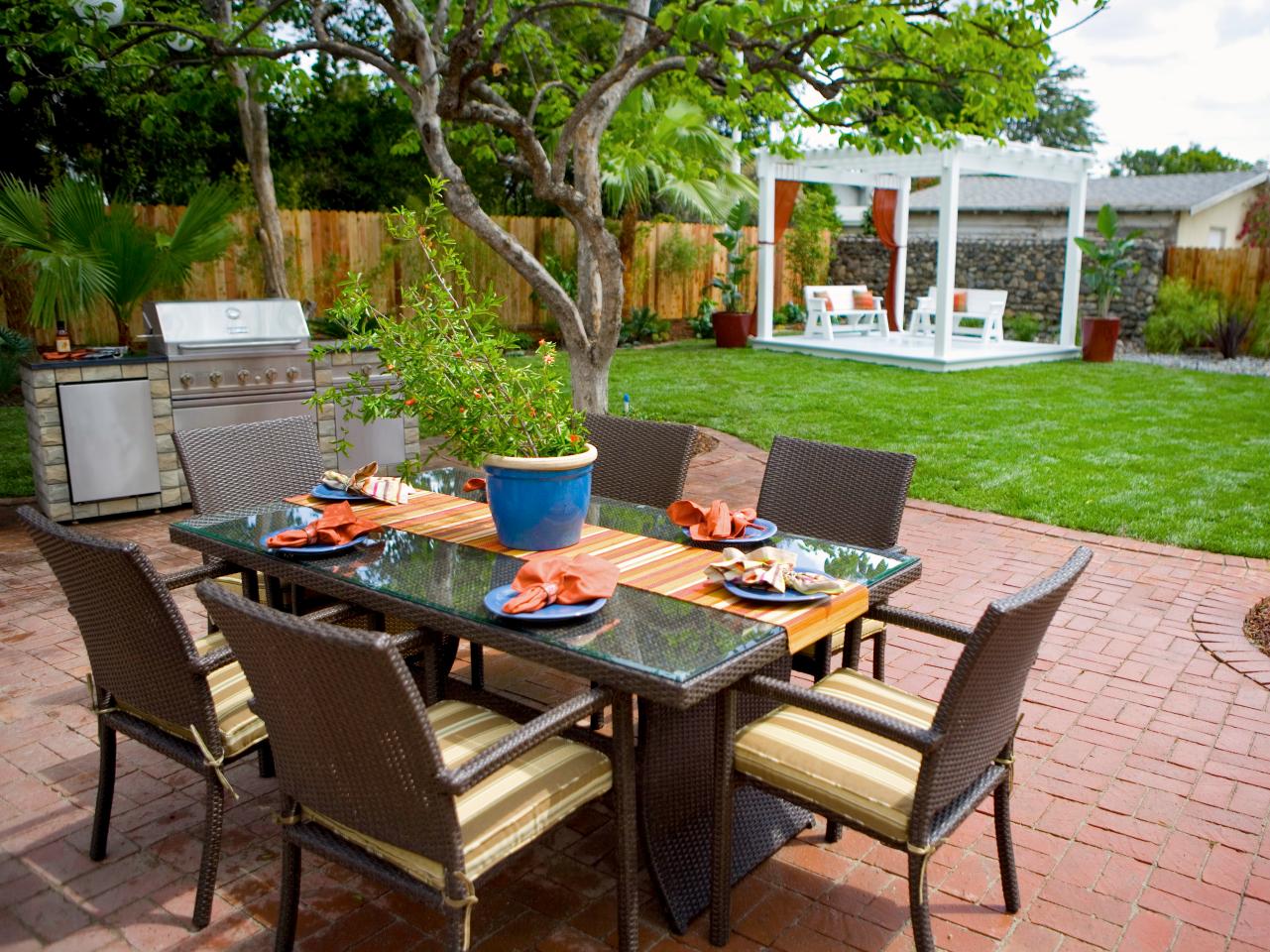 Backyard dining area ideas