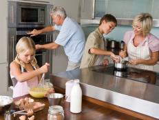 IKEA_Space-Article1-family-cooking-meal_s4x3