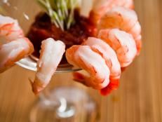 Always a favorite, the classic shrimp cocktail is a quick and easy appetizer. Pair the shrimp with its perfect complement: horseradish cocktail sauce.