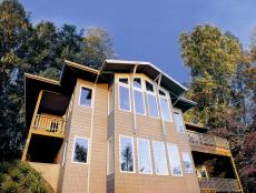 Nestled in the woodlands overlooking Oregon's breathtaking Nehalem peninsula, HGTV Dream Home 2000, a modified Craftsman-style home, exudes rugged Northwest style.