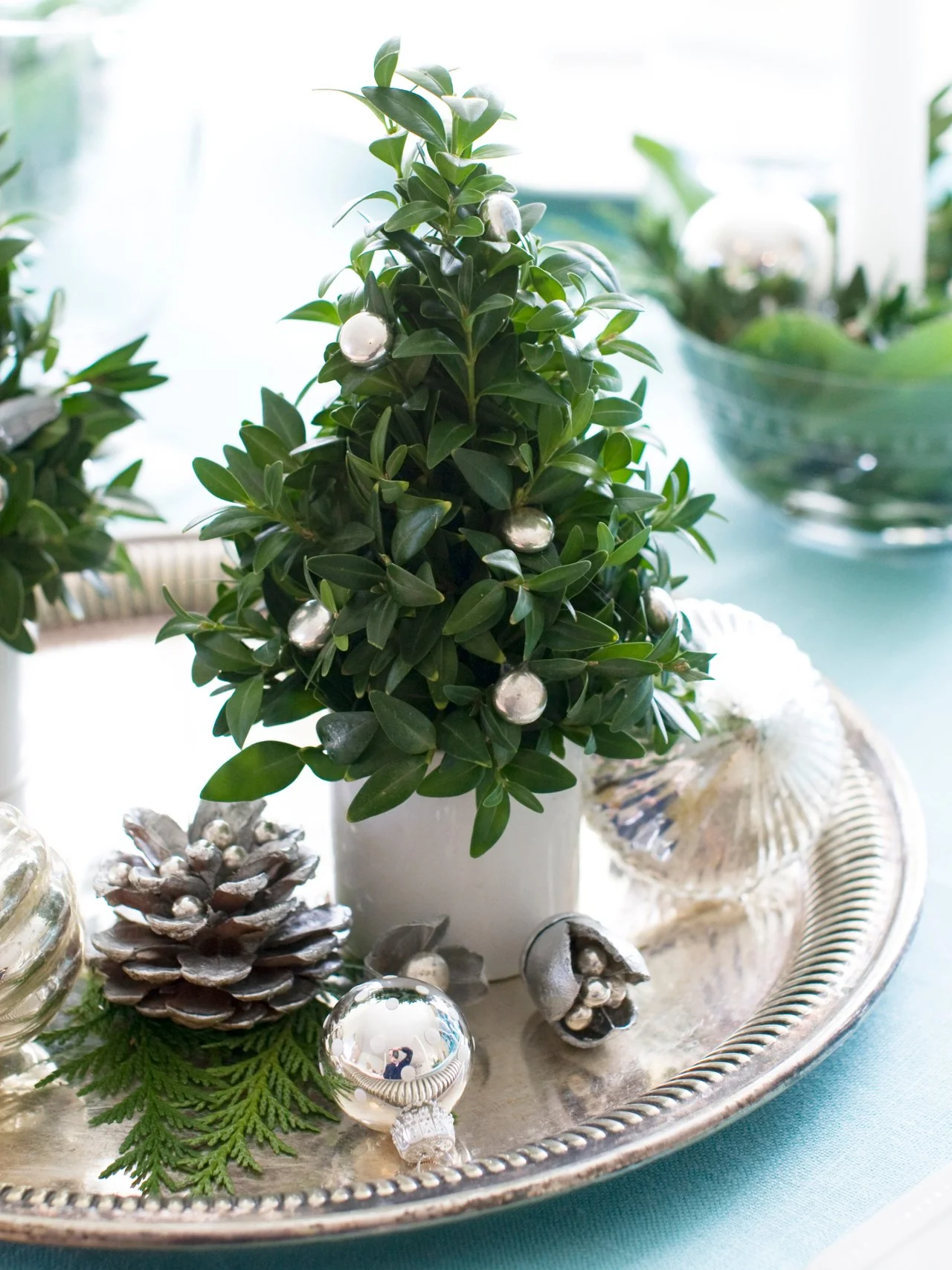 12 Chic, Easy Holiday Table Ideas | HGTV, image size:1280x1707