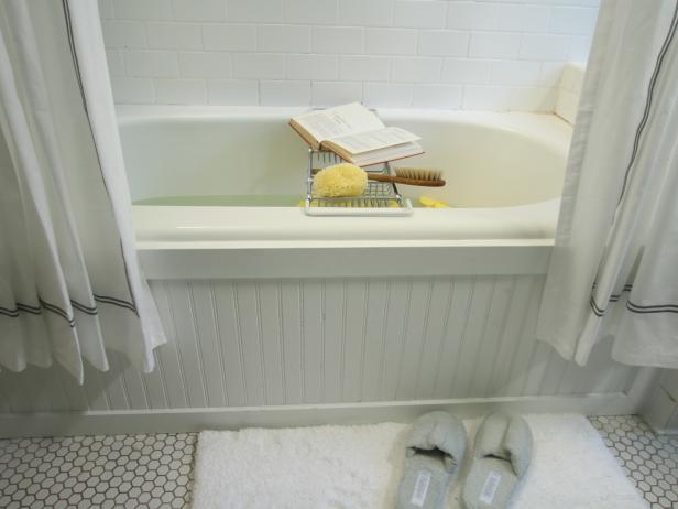 Bathtub Surround Using Beadboard, How To Paint The Outside Of An Acrylic Bathtub
