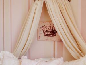 Elegant and Graceful Bed Crown