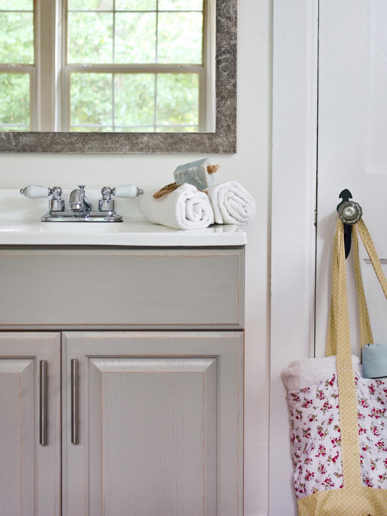 decorating bathroom vanity