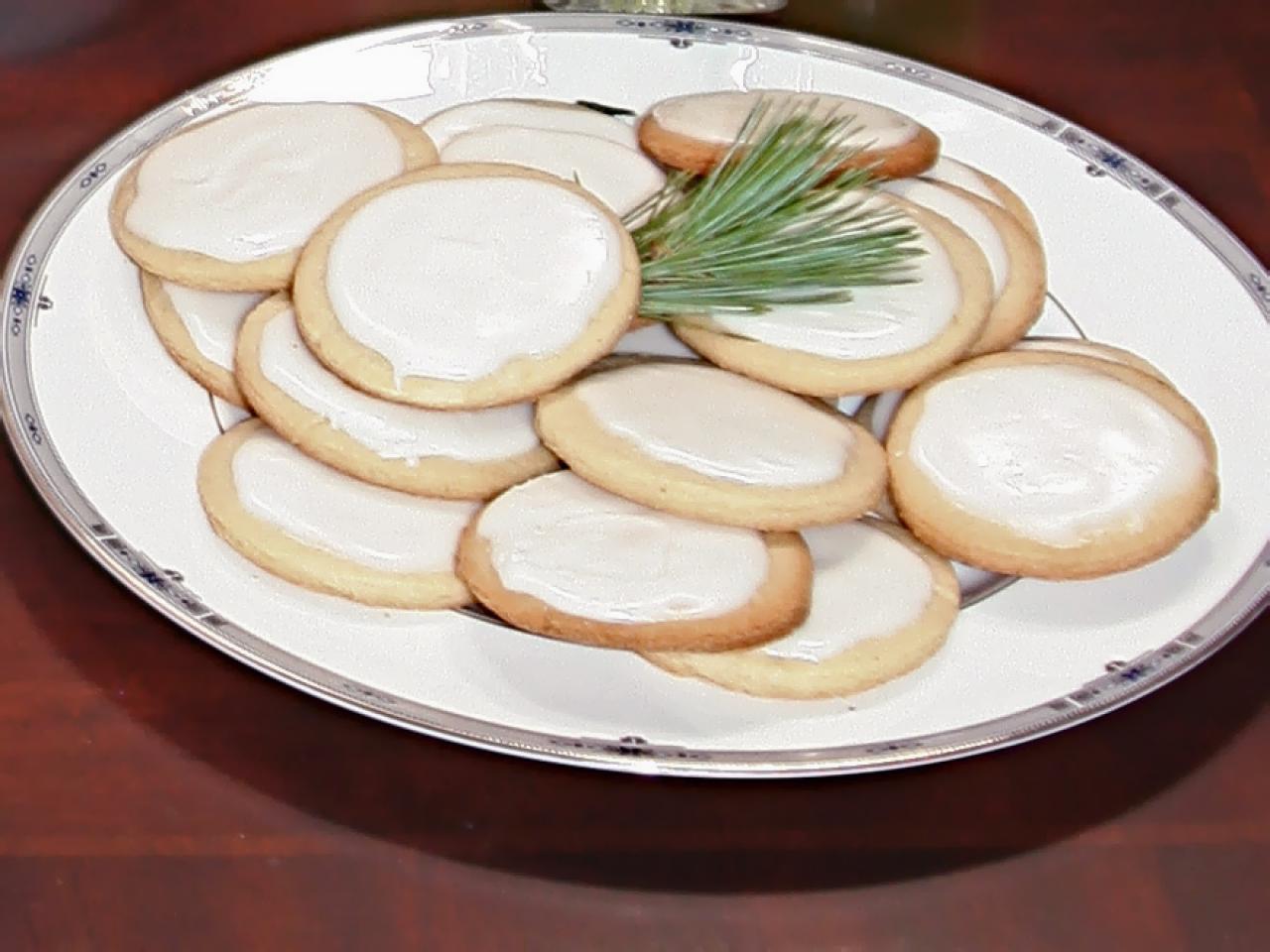 Trisha Yearwood's Iced Sugar Cookies Recipe | HGTV