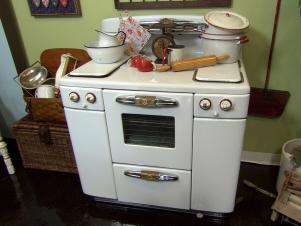 Cari Cucksey Looks at Vintage Stove for Show