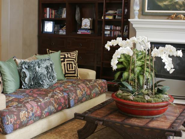 Patterned Sofas HGTV Awesome Patterned Settee Patterned Sofas HGTV Awesome Patterned Settee