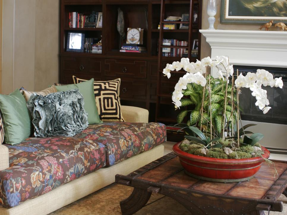 decorating with patterned sofa