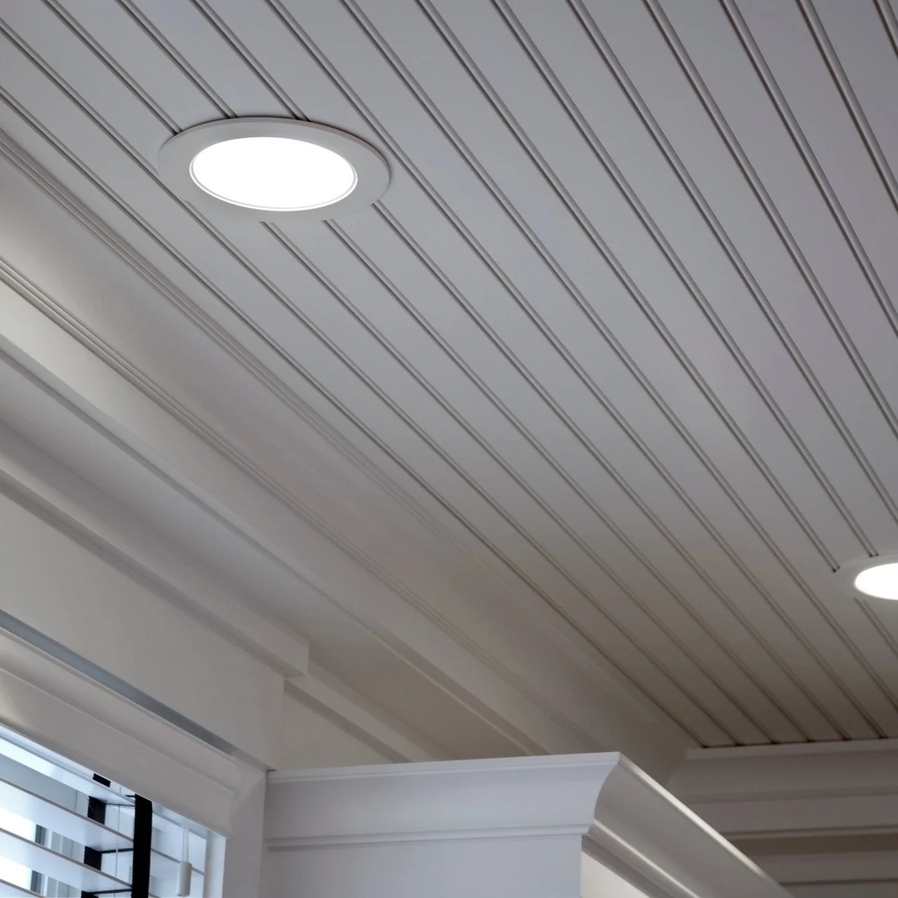 Ceiling can light outlet