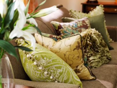 Decorating With Pillows, Accent Pillows For Cream Leather Sofa
