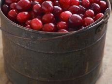 Paula Deen shares her recipe for making a tasty cranberry sauce.