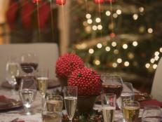 Holiday Tablescape Emits Aura of Subdued Class