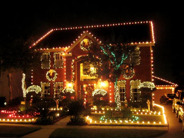 red and white exterior christmas lights