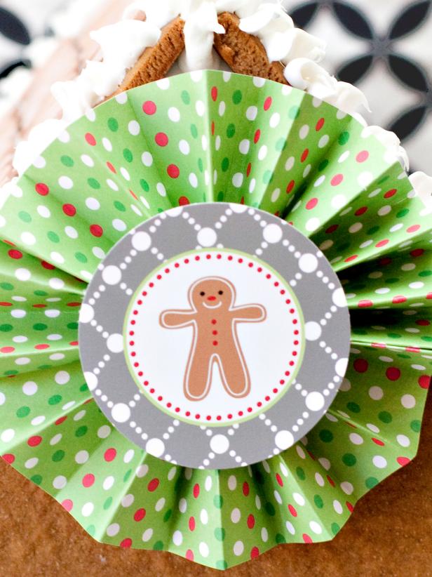 Most gingerbread houses are made for display purposes rather than actual eating, so why not use paper elements to spruce up the decor? Make this embellishment by folding strips of decorative paper accordion-style and securing with hot glue to create the background fan. Top with the printable gingerbread man party circle design.