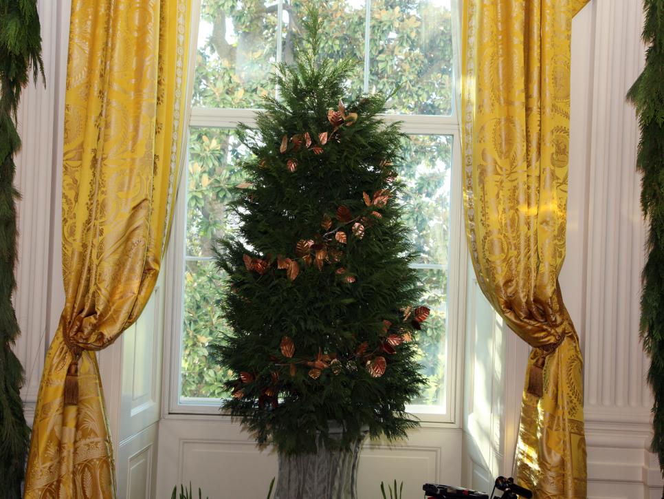 White House Christmas Through the Years: A Presidential ...