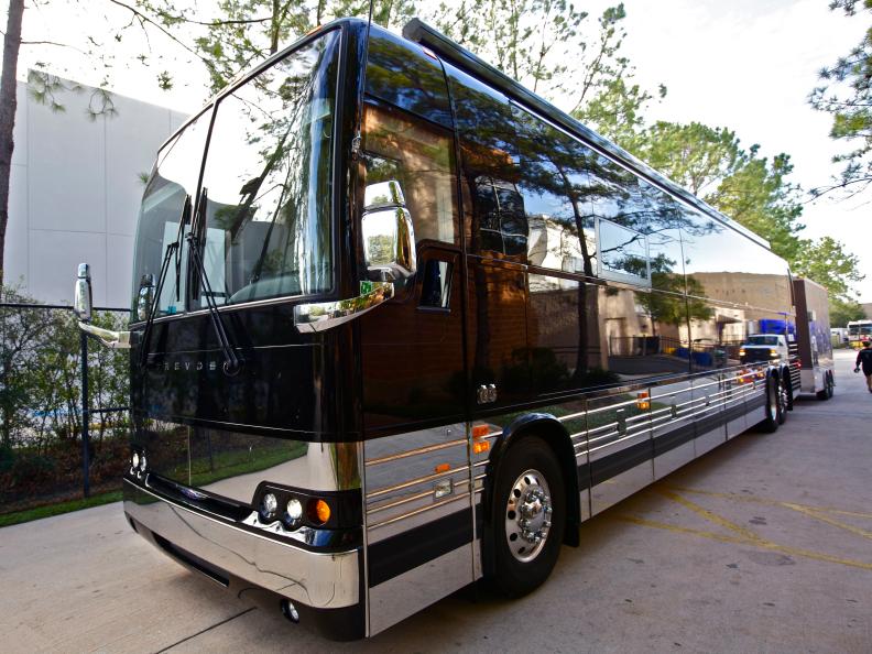 Zac Brown's Deluxe Tour Bus