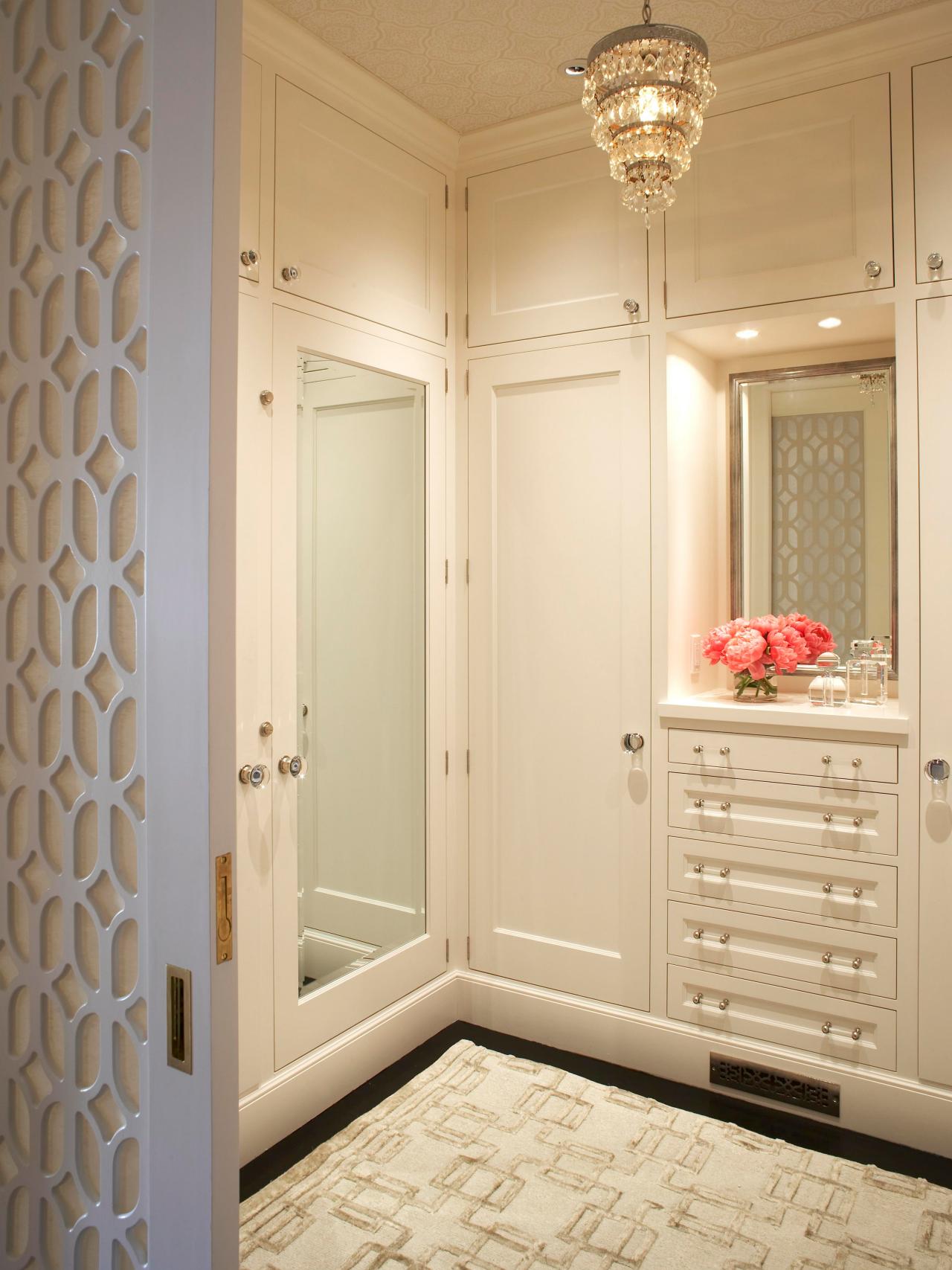 10 Stylish Walk-In Bedroom Closets