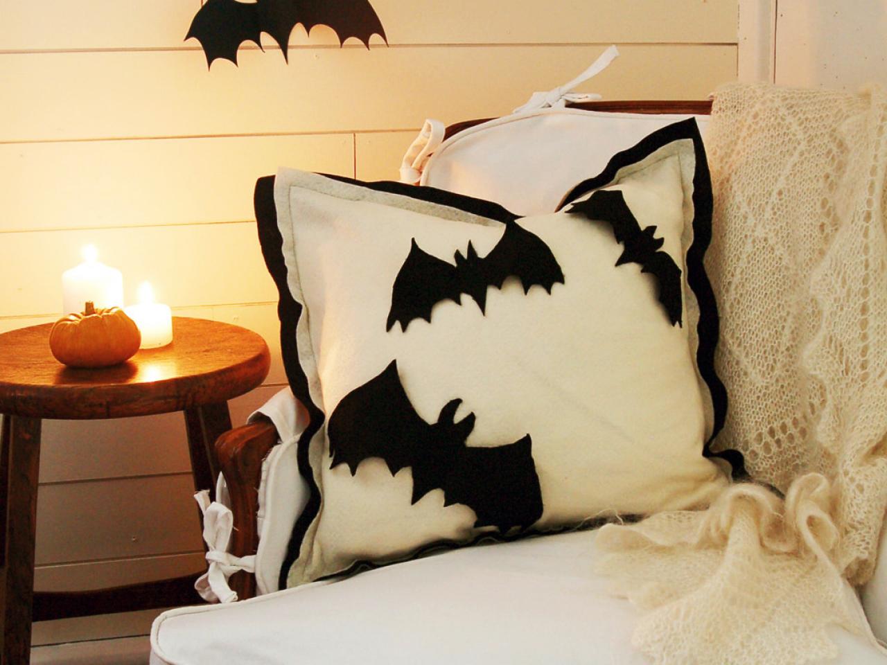 Halloween Pillow DIY - Janes Distractions