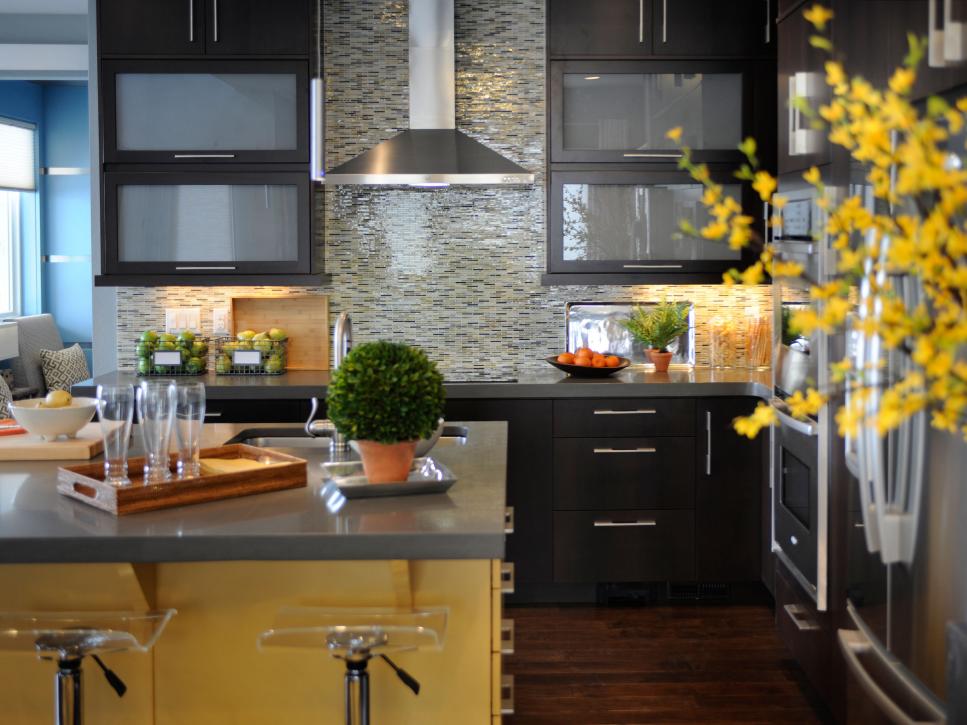 Classic Yellow Mounted Kitchen Island Range Hood 