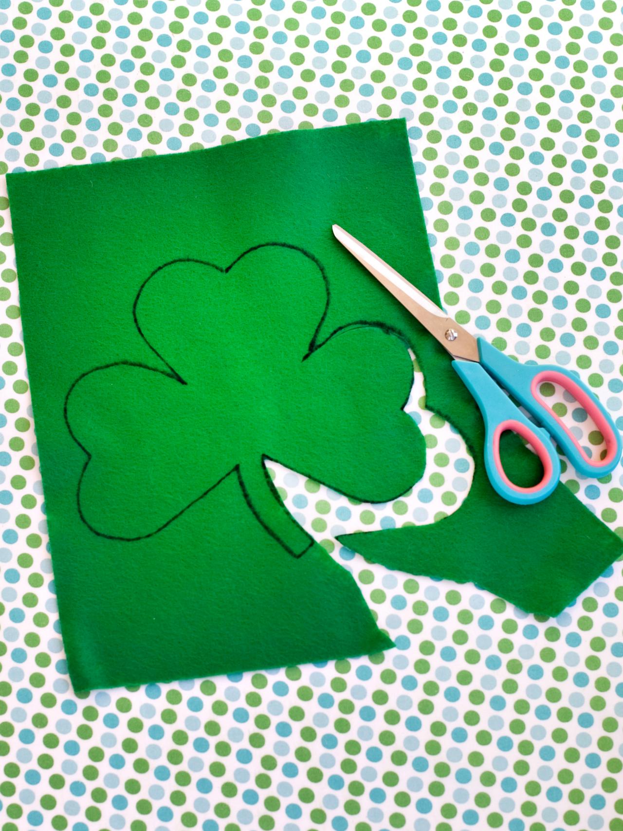 quick and easy felt shamrock pillow hgtv paper flower cut out template