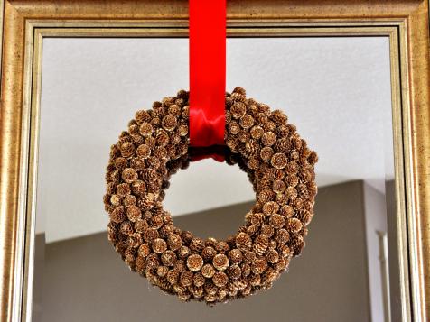 How to Make a Holiday Pinecone Wreath