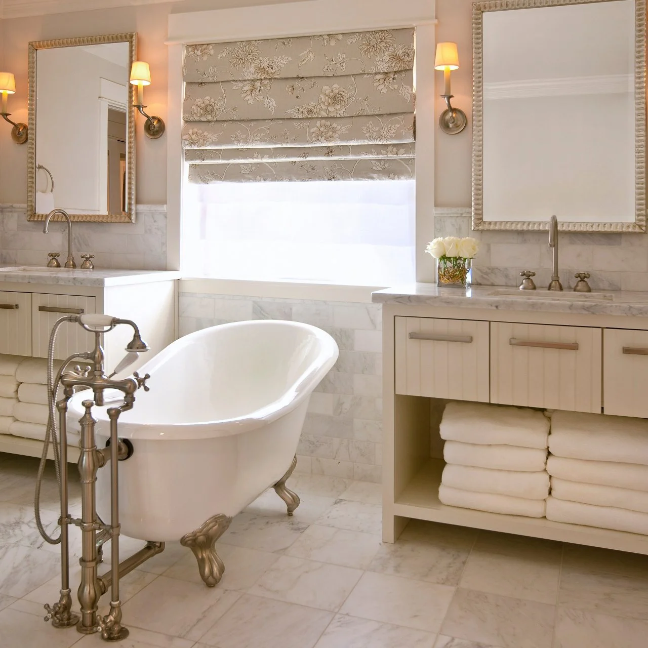 Clawfoot tub small bathroom design discount