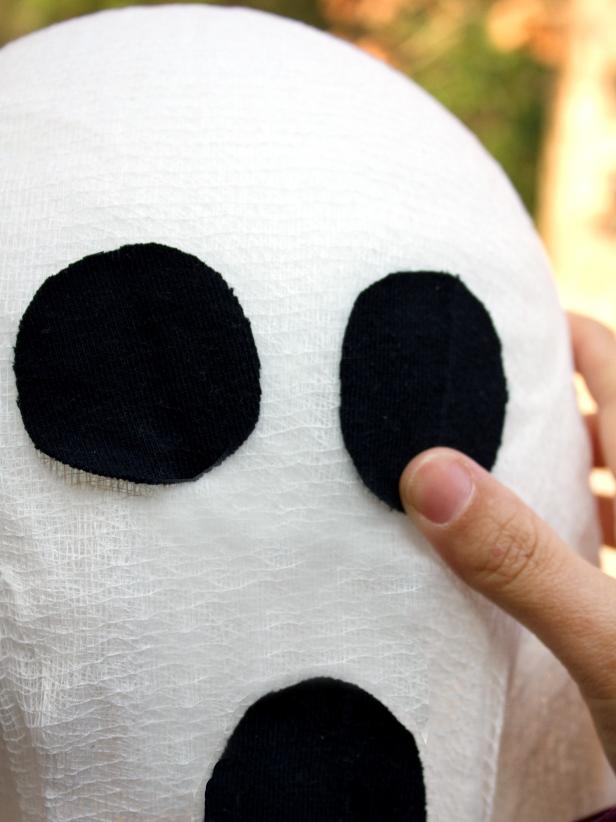 A Halloween ghost gets its eyes in this crafty step-by-step.