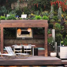 Modern Outdoor Dining Area with Pergola