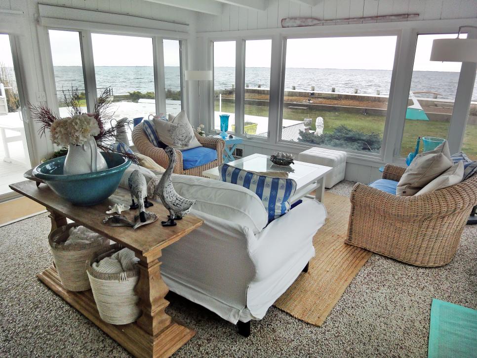 Coastal Decorating Ideas Beachfront Bargain Hunt Hgtv - How To Decorate Coastal Cottage Styles