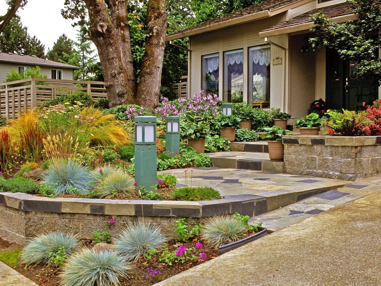 Tips for Creating a Gorgeous Entryway Garden | HGTV, image size:1280x960