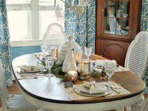 Classic and Simple Table Setting