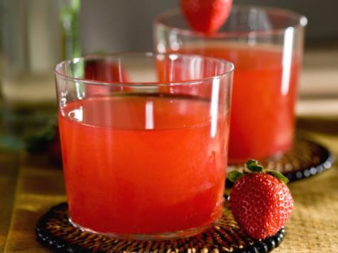 A Very Berry Brazilian Cocktail Recipe