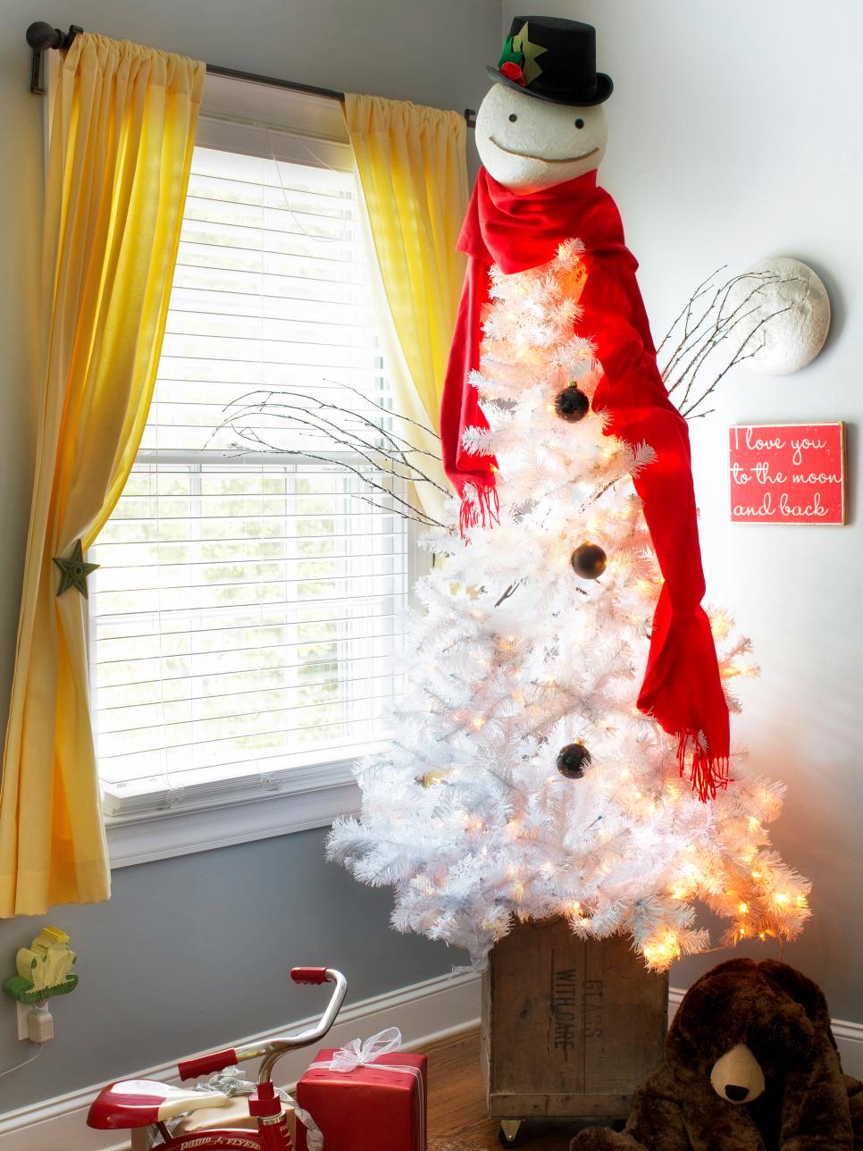 Snowman Christmas Tree in Boy's Room | HGTV