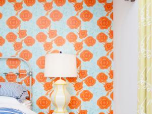 HHBN207_Orange-White-Guest-Bedroom-Wallpaper_s3x4