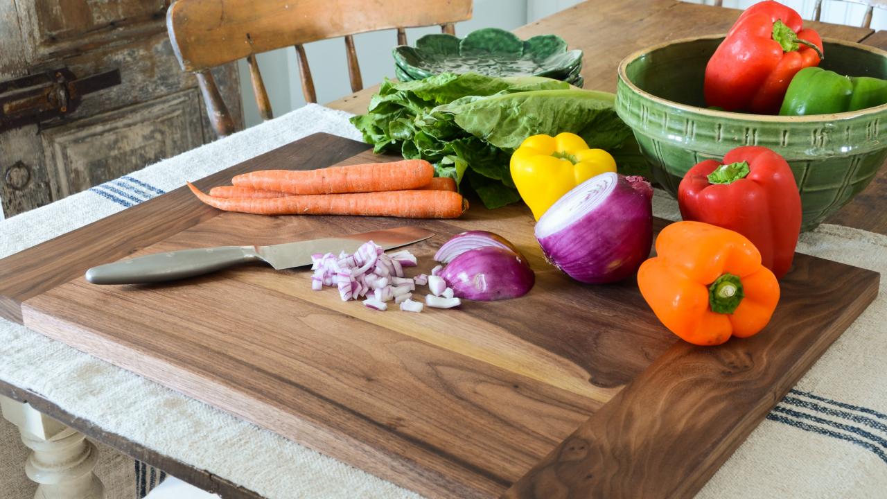 How to Make a Wood Cutting Board for Your Kitchen