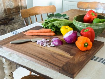 Tip:Using the Lines Printed on the Cutting Board as Guides