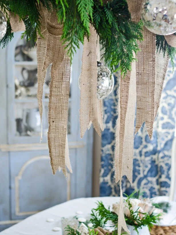 How to Decorate Chandelier for Christmas: Stunning Festive Ideas