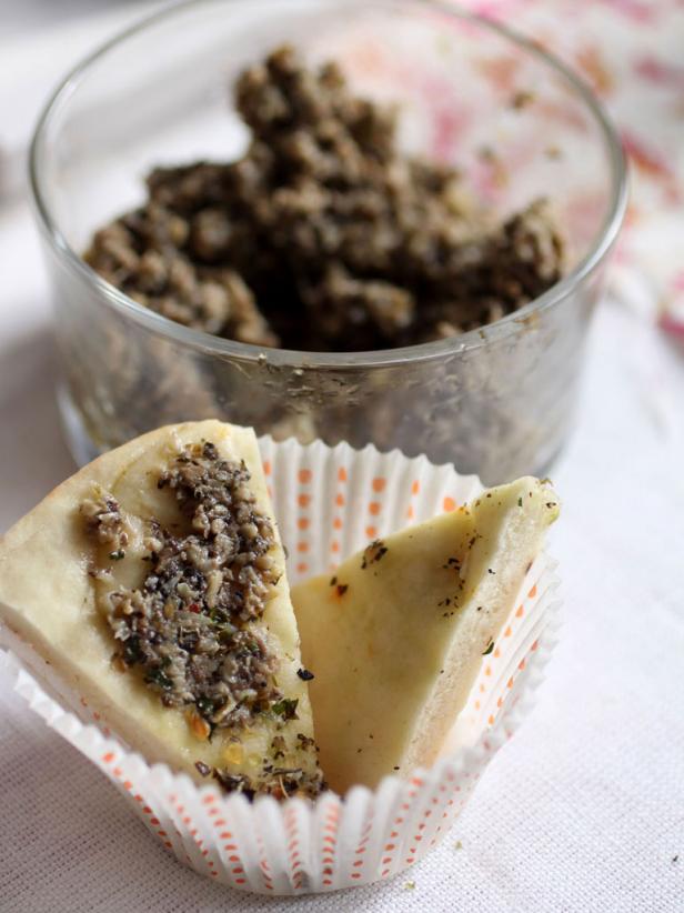 Artichoke dip with black truffle paste