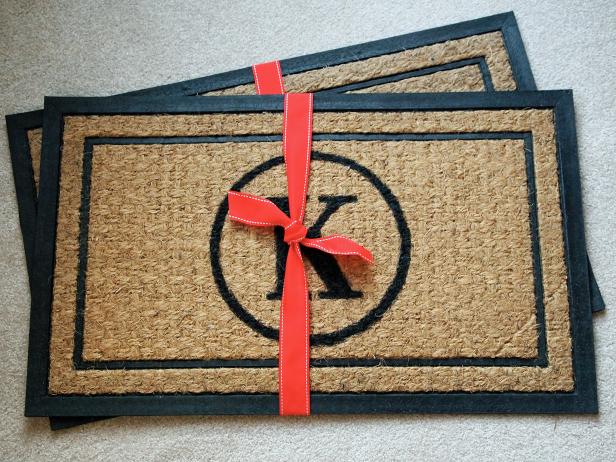 These DIY monogramed doormats make for easy, personalized Christmas gifts for under $10. Using black craft paint and a small brush, create a circle and monogram on a sisal doormat.