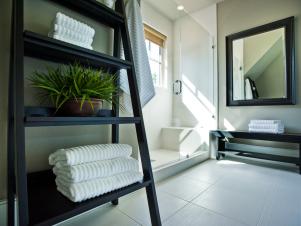 DH2013_Guest-Suite-Bathroom-02-Shelves-Shower-EPP8981_s4x3