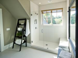 DH2013_Guest-Suite-Bathroom-03-Shelves-Shower-Window-EPP9012-2_s4x3