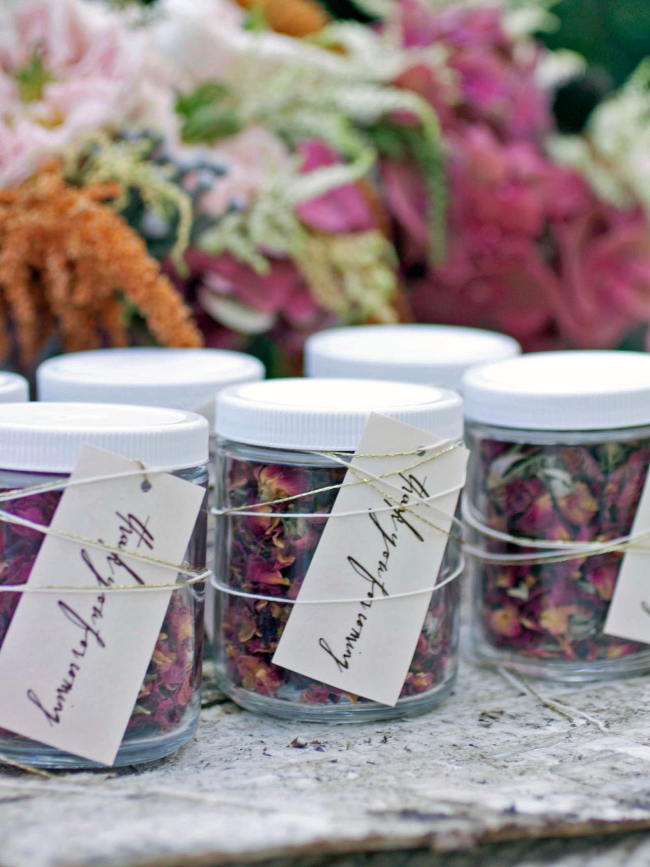 HGTV.com has ideas for easy-to-make gifts your wedding guests will actually want to take home.