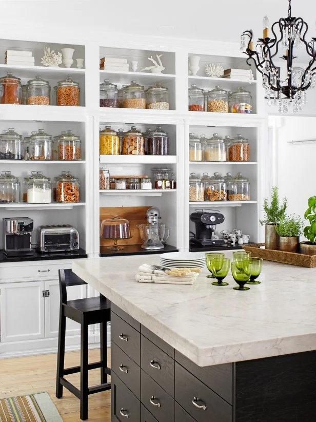 How to Decorate a Kitchen With Open Cabinets: Stunning Ideas