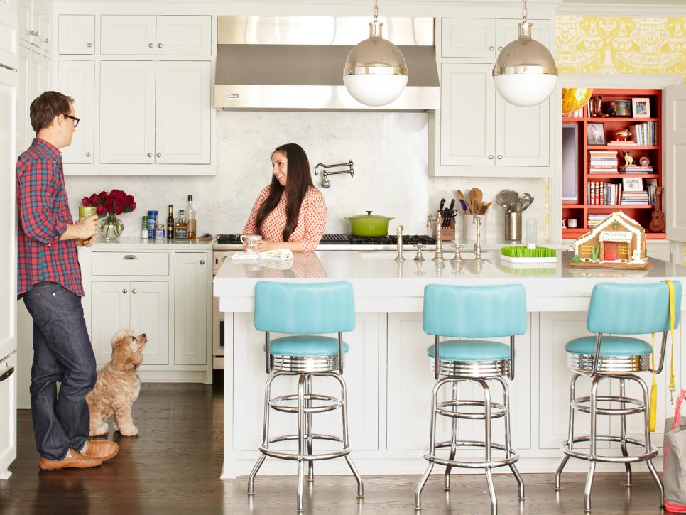 White Kitchen Design, How To Recover Bar Stools With Backsplash