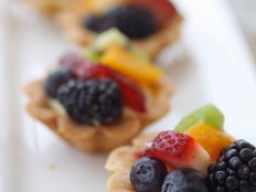 Fruit tart with wine glaze